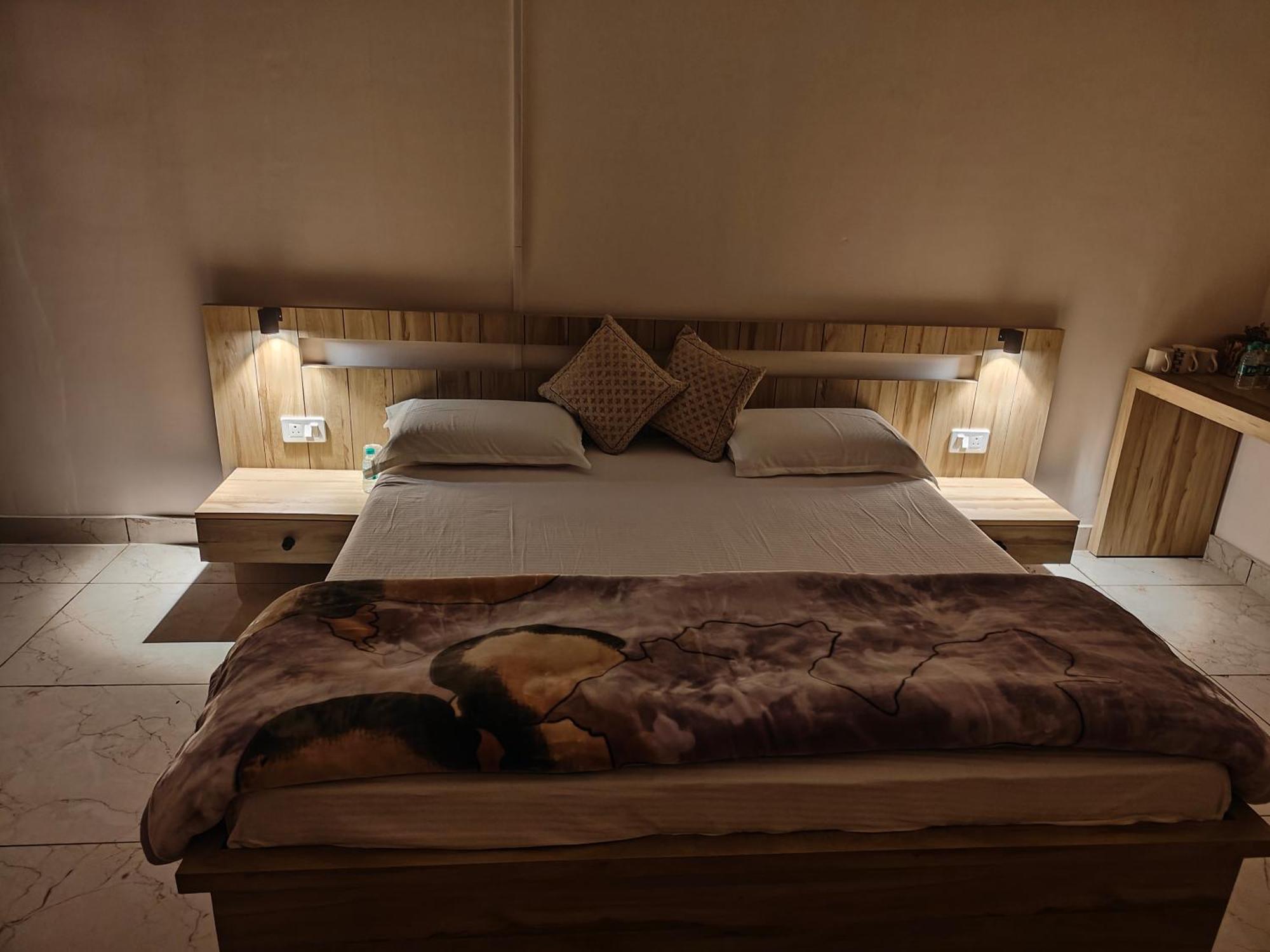 Shobhayan Inn, Airport Railway Station Pickup Free Ayodhya Стая снимка
